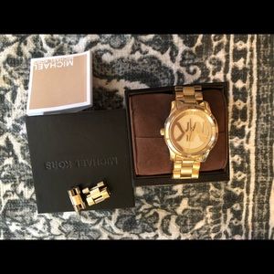MK watch with extra links/chains to resize